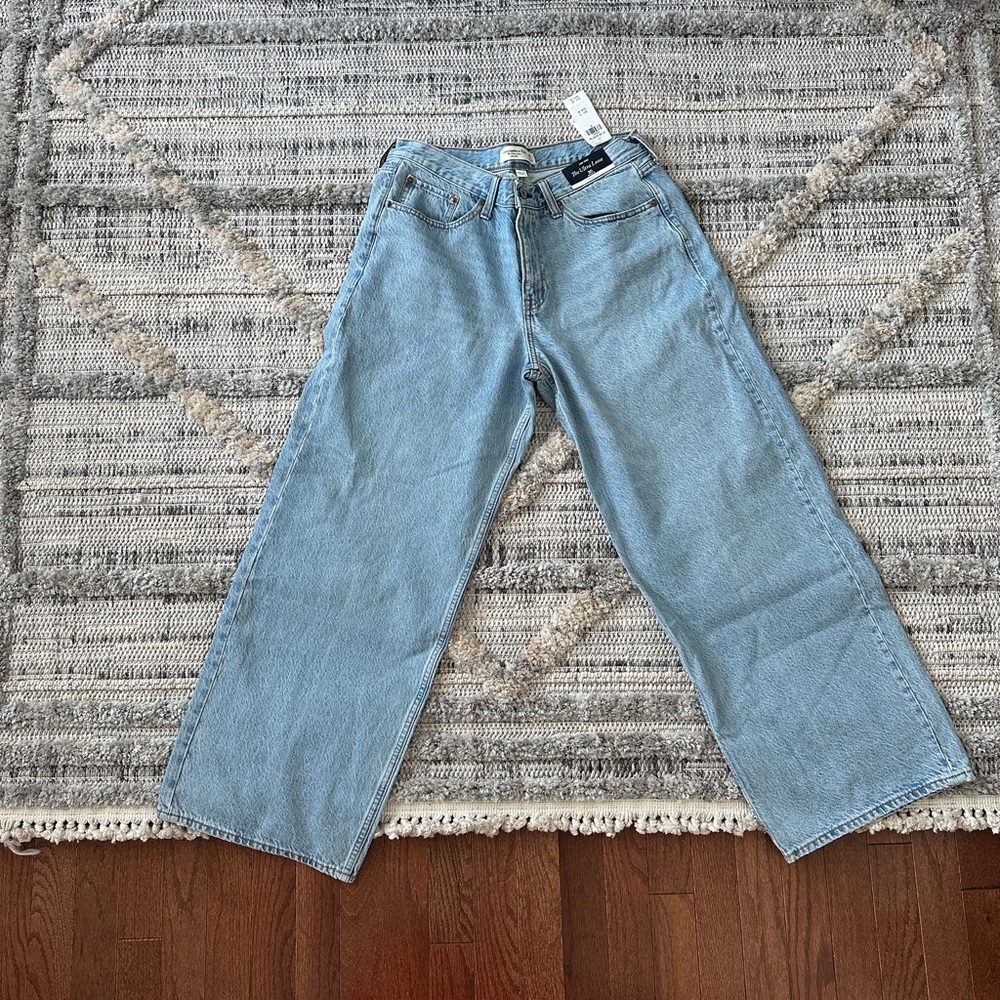 Abercrombie & Fitch Low Rise Uktra Loose Curve Love - size 30 (women’s 10)